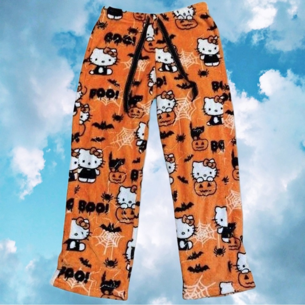 ISO DO NOT BUY!! HALLOWEEN HELLO KITTY PJS